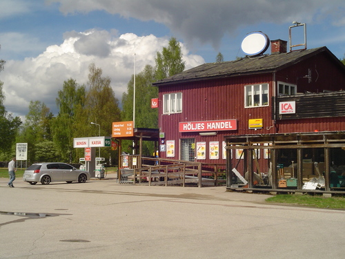 Turen kommen till Höljes Handel i norra Värmland Konsum Värmland levererar varor till ytterligare en privat lanthandlare