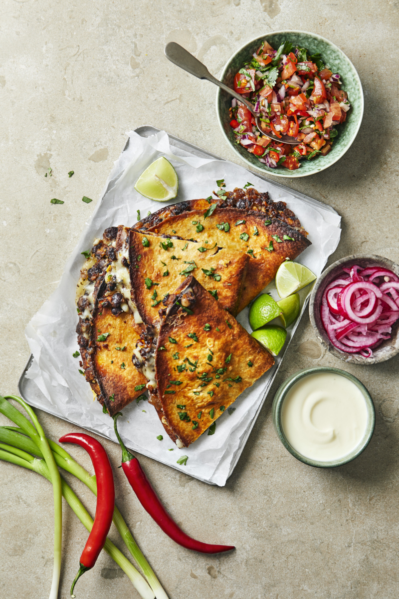 Quesadillas med heta svarta bönor